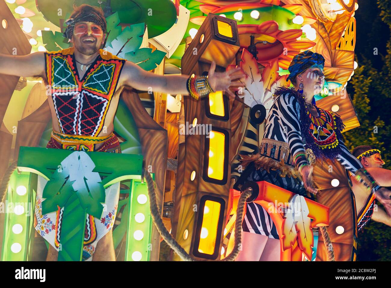 Un char de carnaval illuminé au Bridgwater Carnival, qui a lieu tous les mois de novembre à Bridgwater, Somerset, en Grande-Bretagne. Banque D'Images