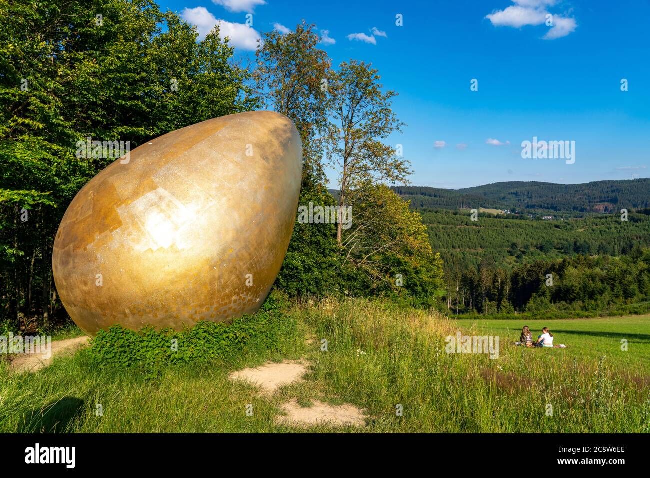 Sentier de sculpture forestière Wittgensteiner Sauerland, sentier de 23 km de long, faisant partie du sentier de randonnée longue distance Rothaarsteig, la sculpture a été la première, b Banque D'Images