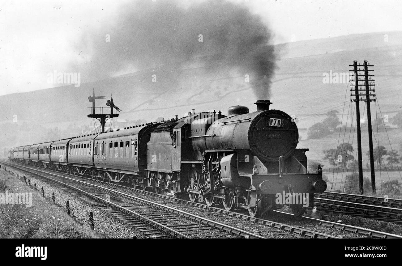 Moteur à vapeur / train à vapeur traversant Chinley, Derbyshire, 1947 Banque D'Images