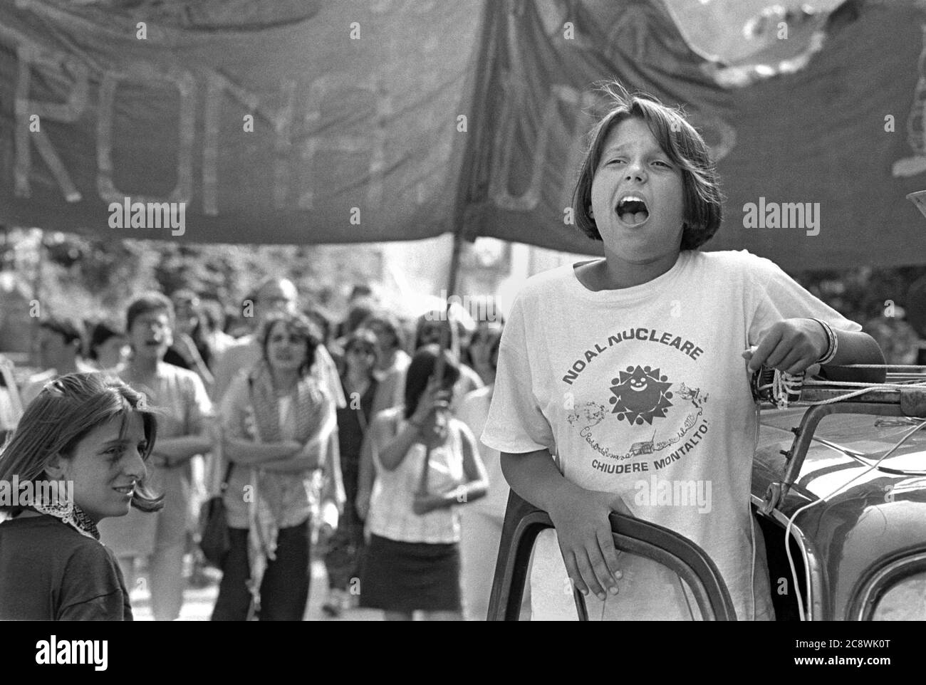 - manifeste contre la centrale nucléaire sperimentale PEC dell'ENEA sul lago Brasimonone (Bologne, giugno 1987) - Dmonstration contre la centrale nucléaire expérimentale de l'ENEA sur le lac Brasimone (Bologne, juin 1987) Banque D'Images