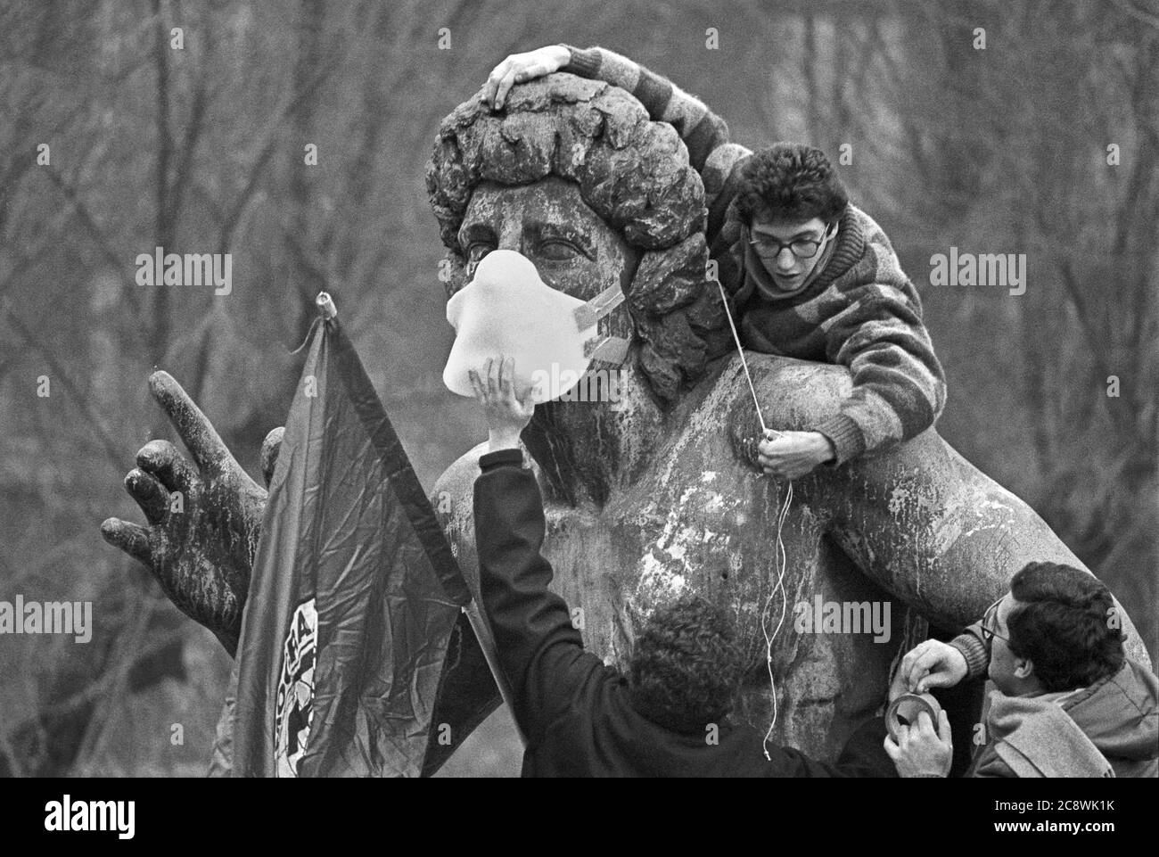Milan, Italie, manifestation du parti de la démocratie prolétarienne contre la pollution dans la ville (décembre 1984) Banque D'Images