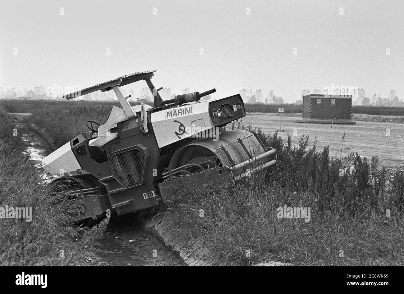 Italie, bloc de cour pour la construction de la deuxième centrale nucléaire de Trino Vercellese, sabotage de machines de construction (octobre 1986). Banque D'Images