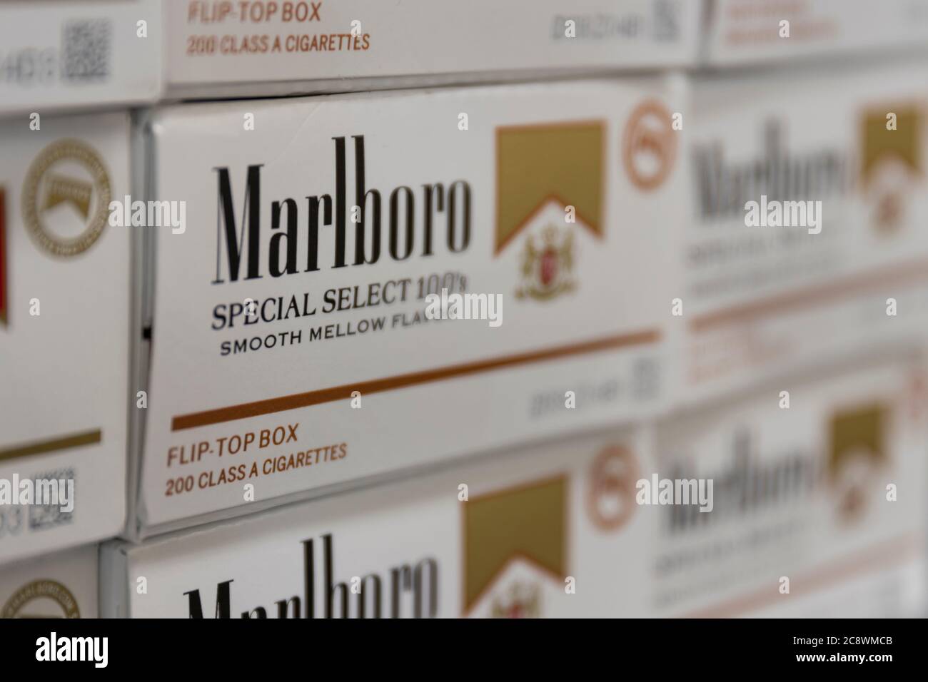 Indianapolis - Circa juillet 2020: Exposition de cigarettes Marlboro. Marlboro est un produit du Groupe Altria. Banque D'Images