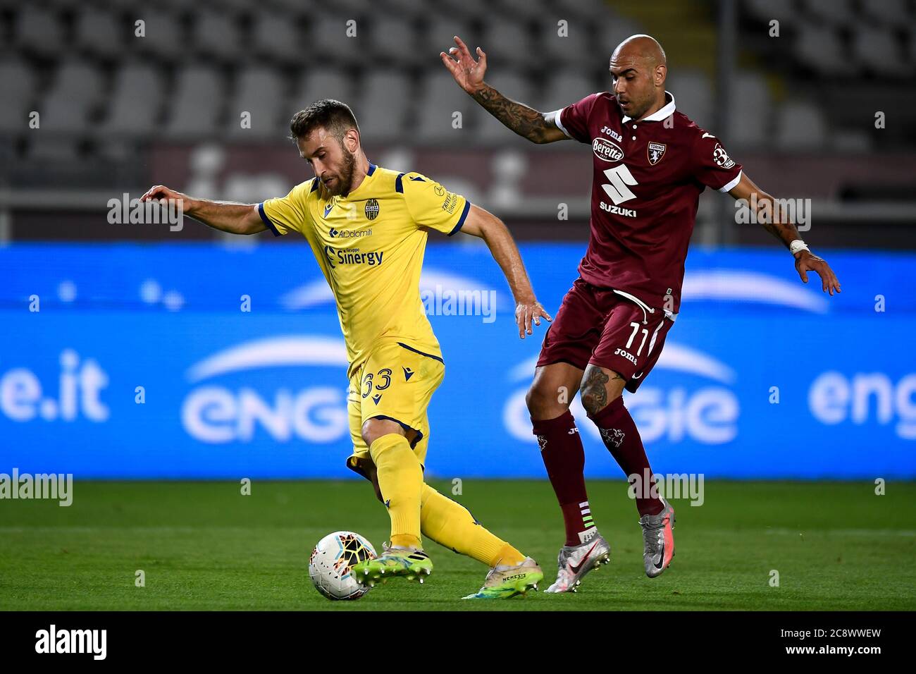 Turin, Italie - 22 juillet 2020 : Alan Empereur de Hellas Verona est défié par Simone Zaza du FC de Turin lors de la série UN match de football entre le FC de Turin et le FC de Hellas Verona. Le match s'est terminé par une égalité de 1-1. Crédit: Nicolò Campo/Alay Live News Banque D'Images