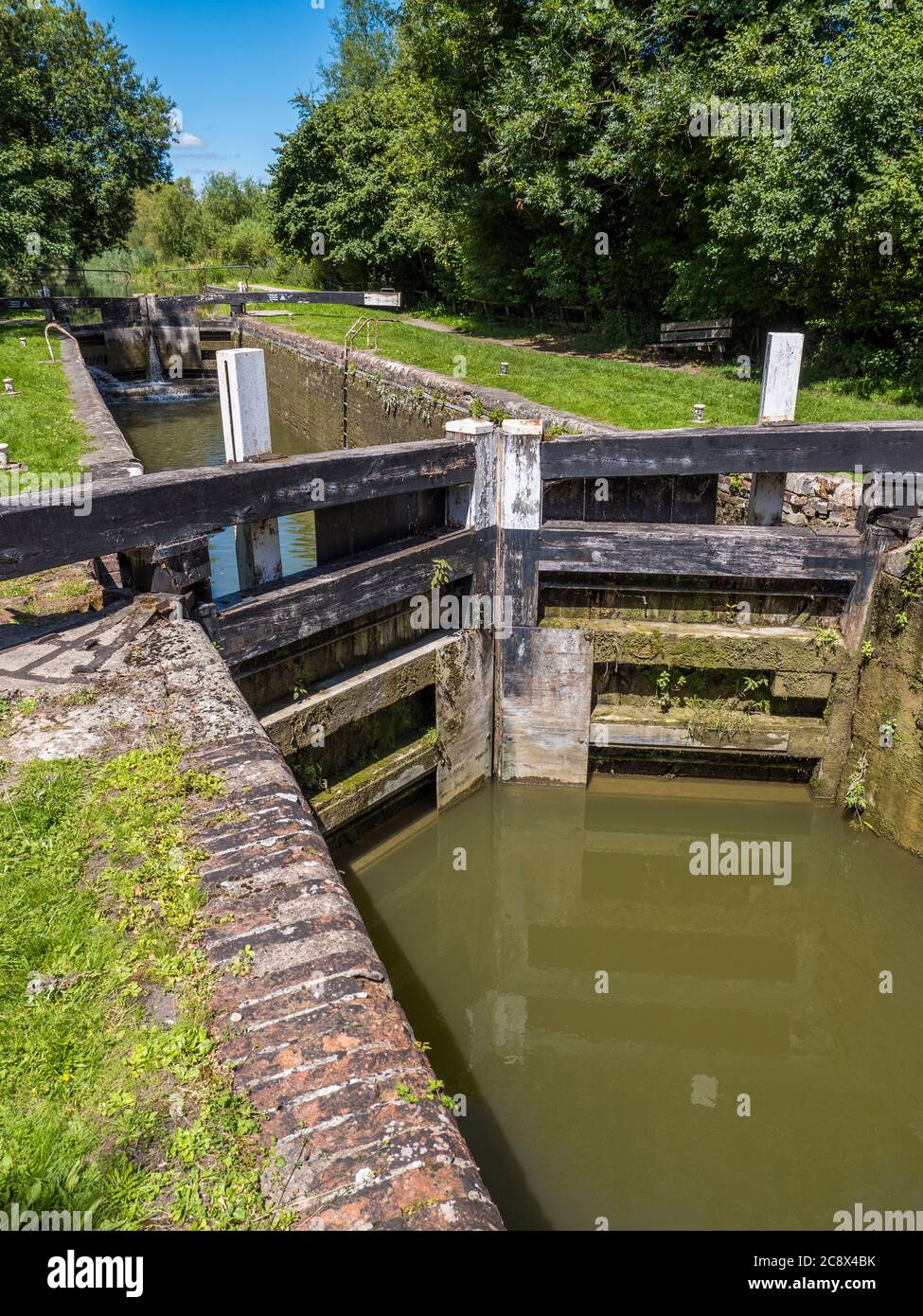 Brusdens Lock, Kennett et Avon Canal, Kintbury, Berkshire, Angleterre, Royaume-Uni, GB. Banque D'Images