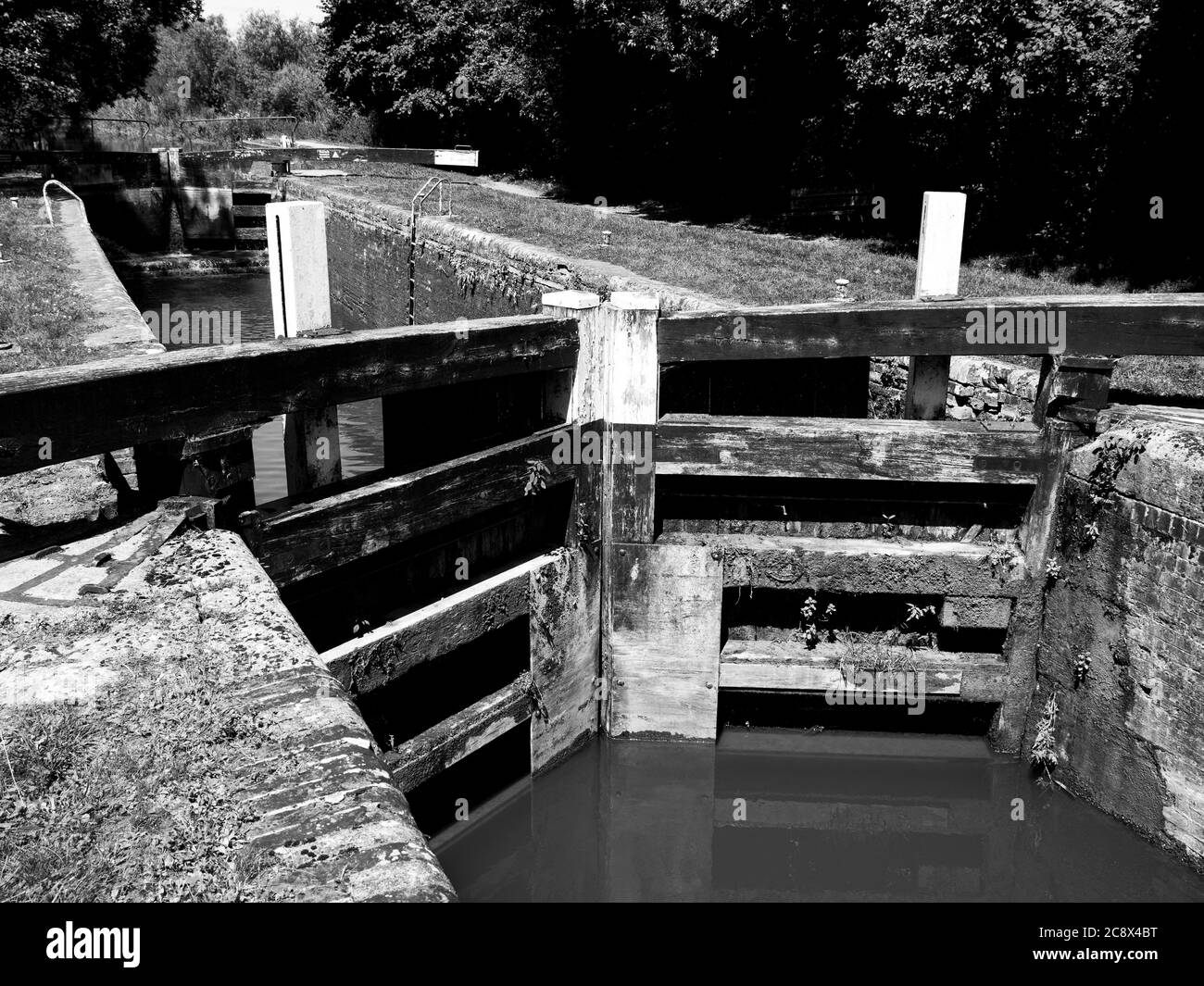 Black and White Landscape, Brusden Lock, Kennett and Avon Canal, Kintbury, Berkshire, Angleterre, Royaume-Uni, GB. Banque D'Images