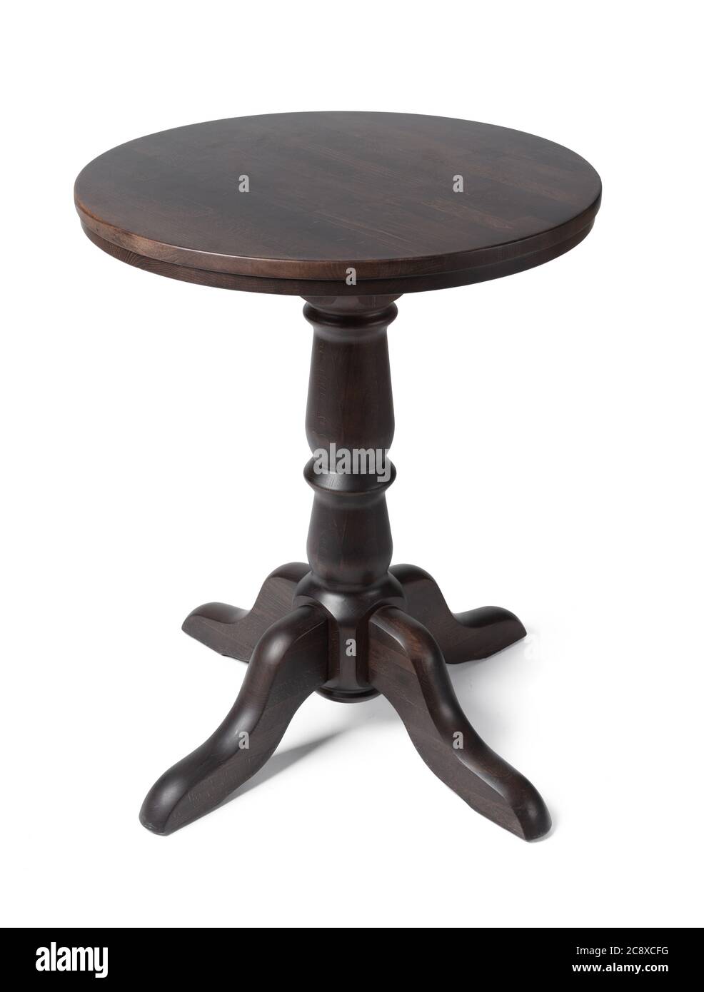 Table classique ovale en bois isolée sur blanc Banque D'Images