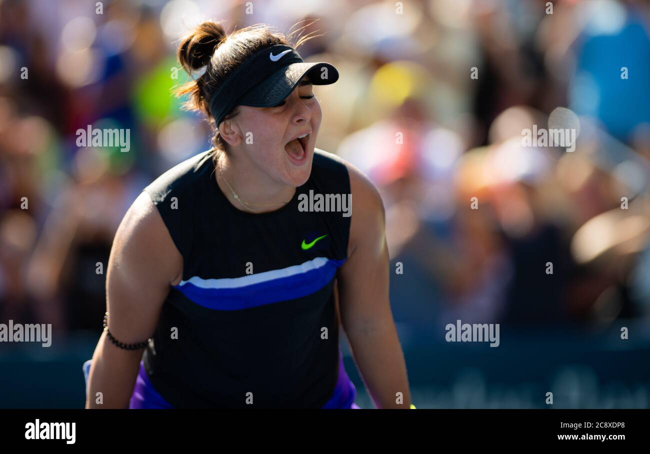 Bianca Andreescu, du Canada, célèbre sa victoire à son deuxième tour au tournoi de tennis américain Open Grand Chelem 2019 Banque D'Images