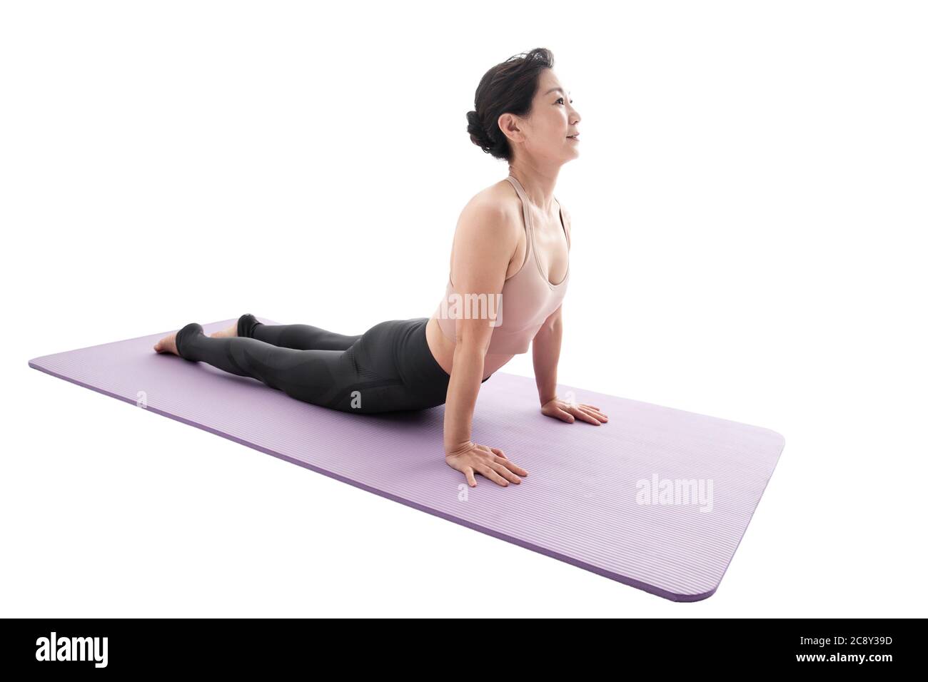 Femmes d'âge moyen et vieilles pratiquant le yoga Banque D'Images