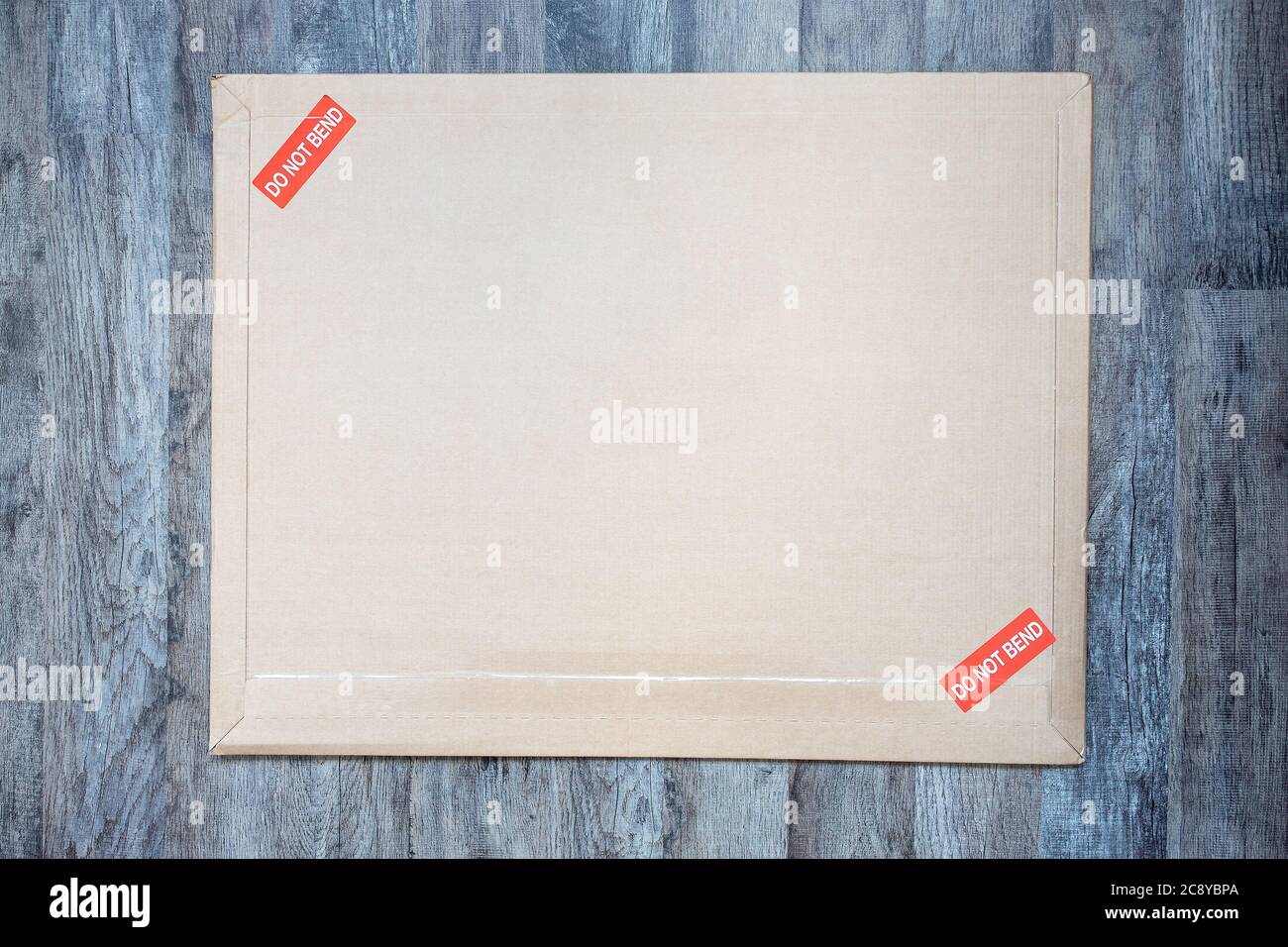 Enveloppe papier grand format marquée NE PAS PLIER Banque D'Images