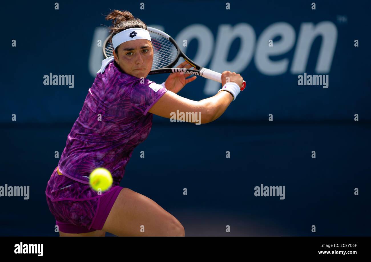 Ons Jabeur de Tunisie en action lors du premier tour du tournoi de tennis américain Open Grand Chelem 2019 Banque D'Images
