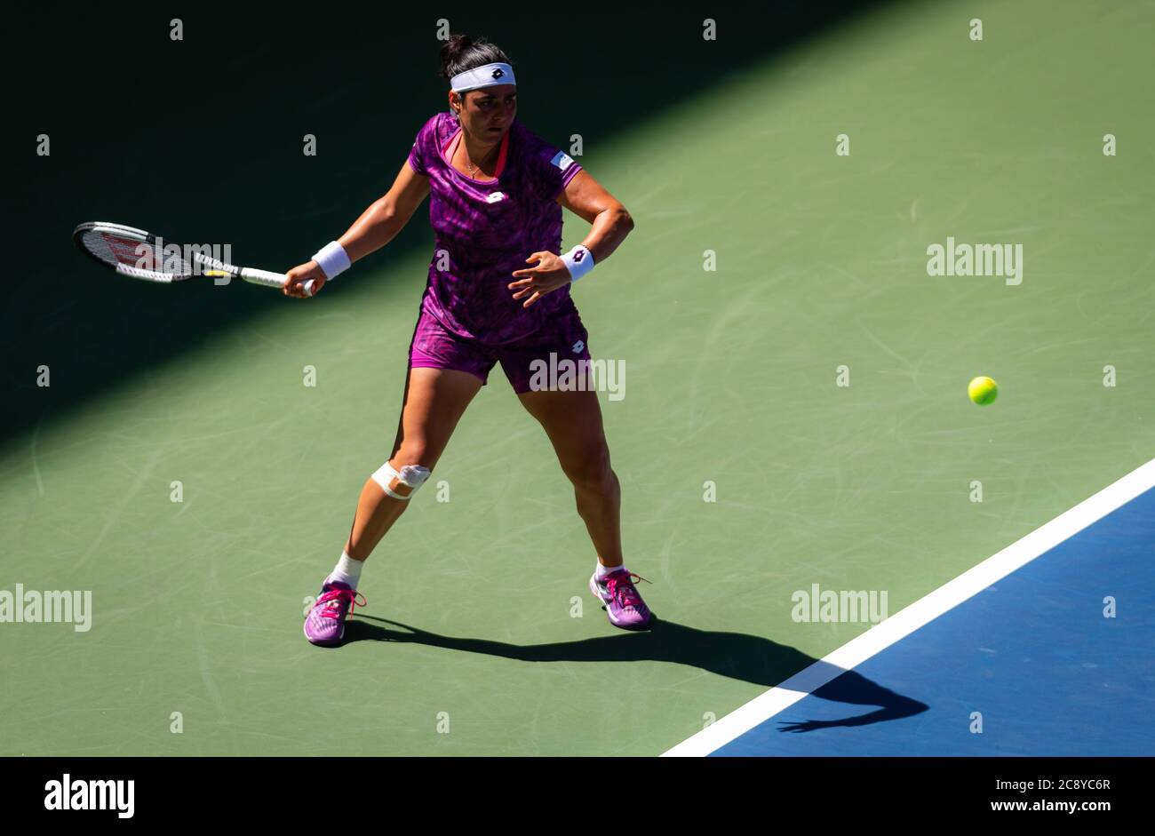 On Jabeur de Tunisie en action lors de son troisième tour de match au tournoi de tennis américain Open Grand Chelem 2019 Banque D'Images