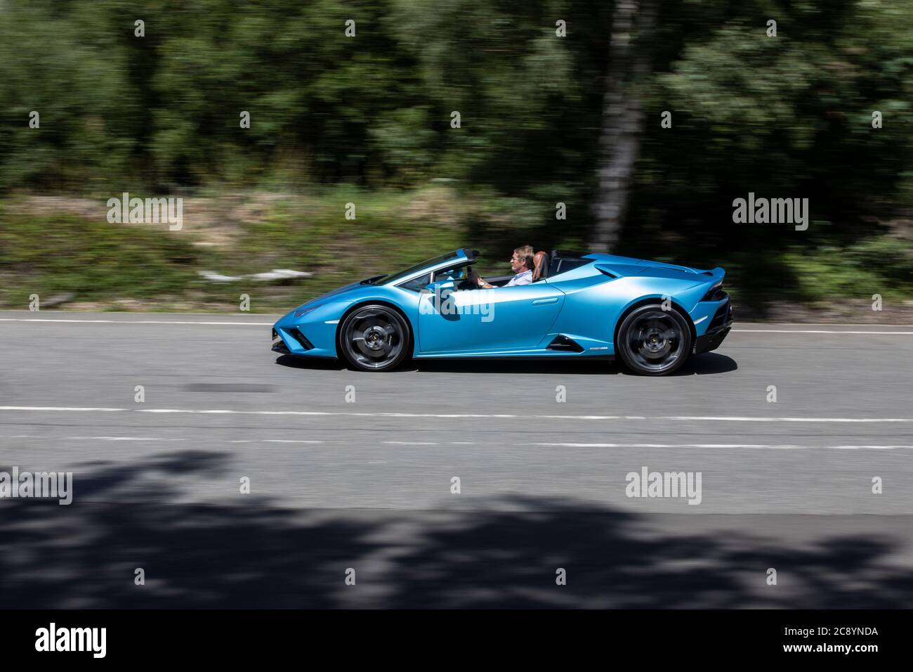 Lamborghini Huracán EVO RWD Spyder, photographié sur le circuit d'essai au sol de Longcross, Surrey, Angleterre, Royaume-Uni Banque D'Images