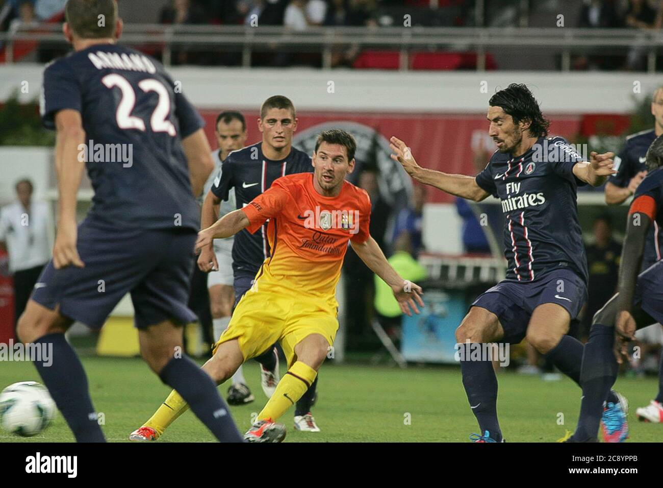 Lionel Messi et Milan Biševac pendant l'Amical 2012, Paris Saint Germain - FC Barcelone le 04 2012 août au Parc des Princes, Paris - photo Laurent Lairys / DPPI Banque D'Images