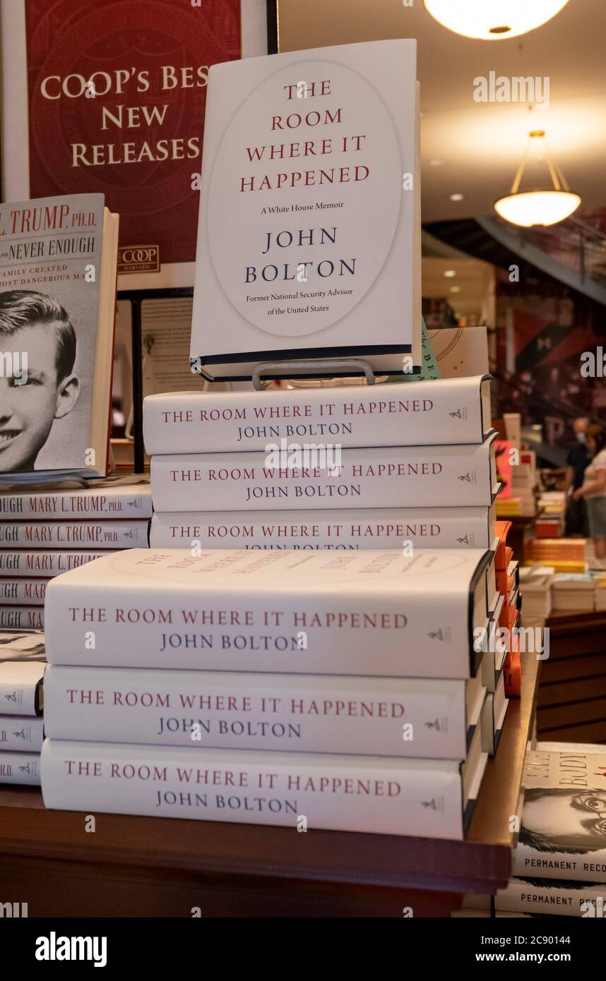 La salle où il est arrivé par John Bolton en vente à la Coop à Harvard Square Cambridge Massachusetts Banque D'Images