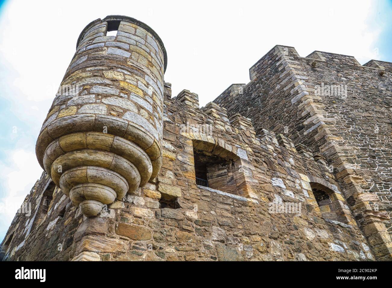 La forteresse du XVe siècle, le château de noirceur, est un lieu de tournage populaire sur la rive sud du Firth of Forth, Banque D'Images