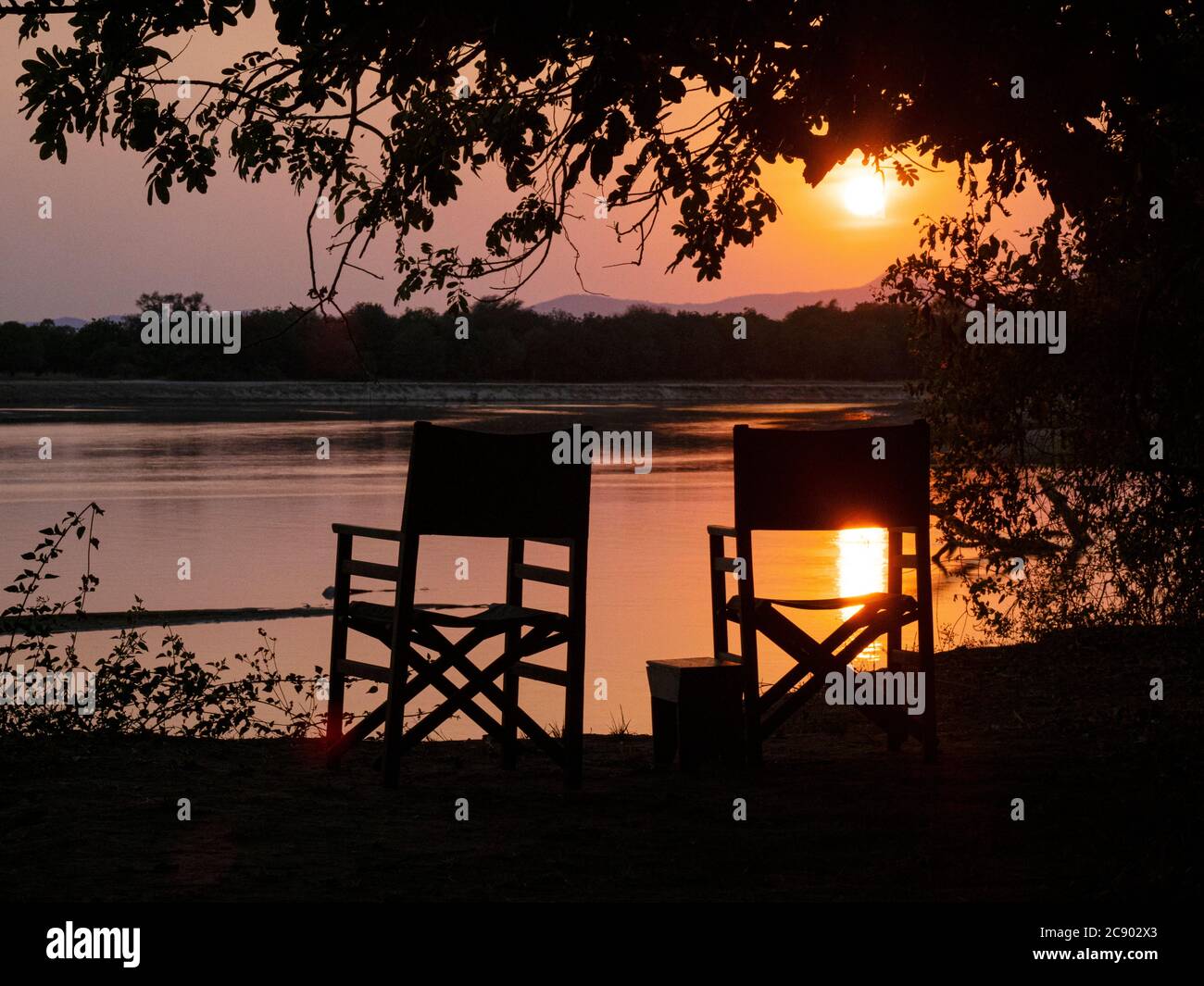 Coucher de soleil sur la rivière Luangwa dans le parc national de Luangwa Sud, Zambie. Banque D'Images Coucher de soleil sur la rivière Luangwa dans le parc national de Luangwa Sud, Zambie. Banque D'Images