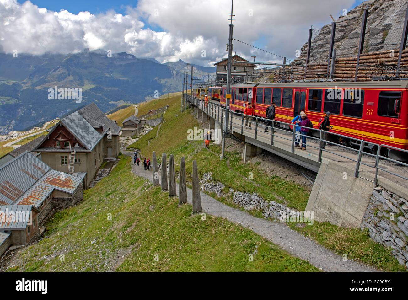 Le train Jungfraujoch à la gare d'Eigergletscher Banque D'Images