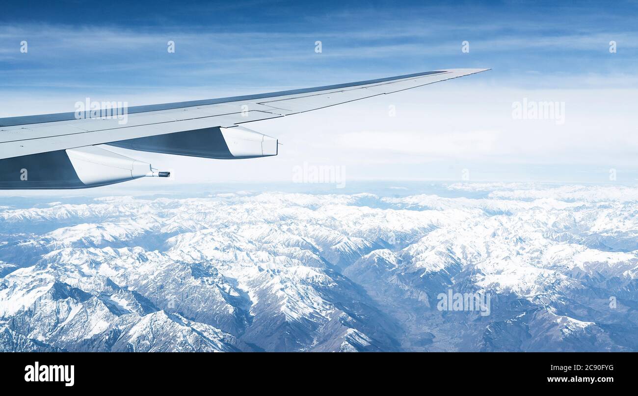 Suisse, Canton Wallis, aile avion sur les montagnes enneigées Banque D'Images