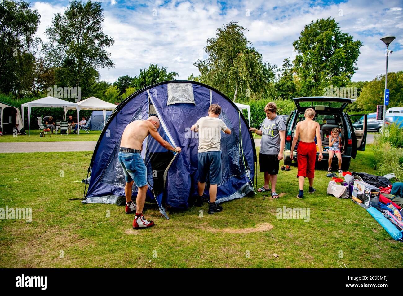 Zeeland, pays-Bas. 27 juillet 2020. Les vacanciers ont vu installer leur  tente au camping de Rennesse pendant l'été.vacances d'été au camping de  Renesse, de nombreux Allemands visitent également Zeeland pendant les  vacances
