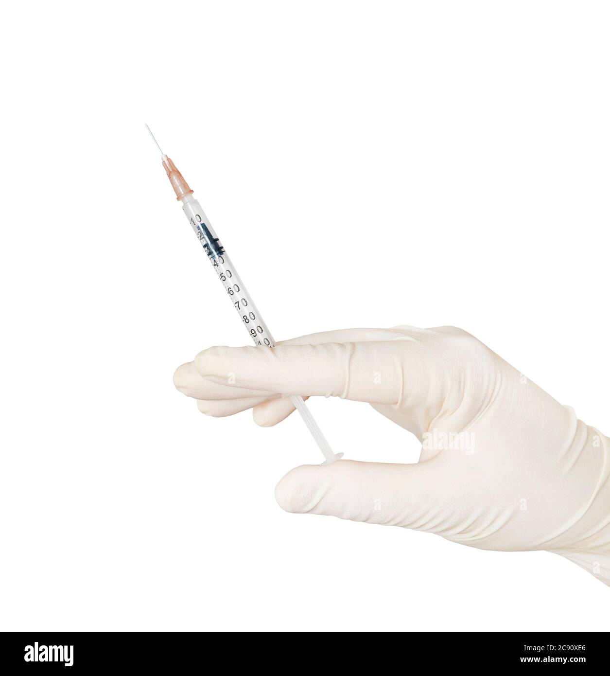 main mâle avec une seringue médicale avec insuline pour le diabète sur fond blanc. main avec la seringue est isolée. Banque D'Images