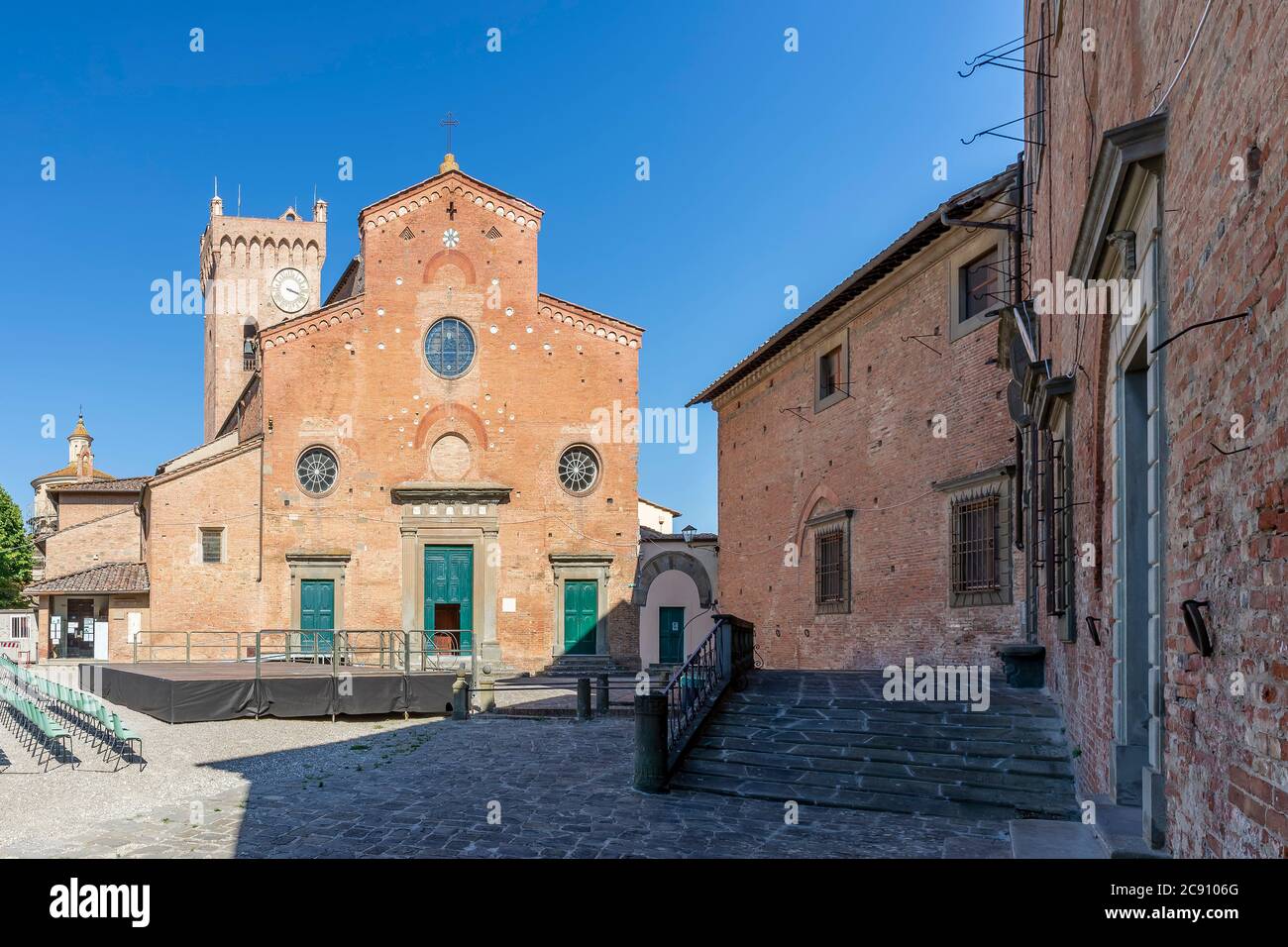 Belle vue sur la cathédrale de Santa Maria Assunta et San Genesio avec la Tour Matilde, centre historique de San Miniato Pise, Italie, sans peo Banque D'Images