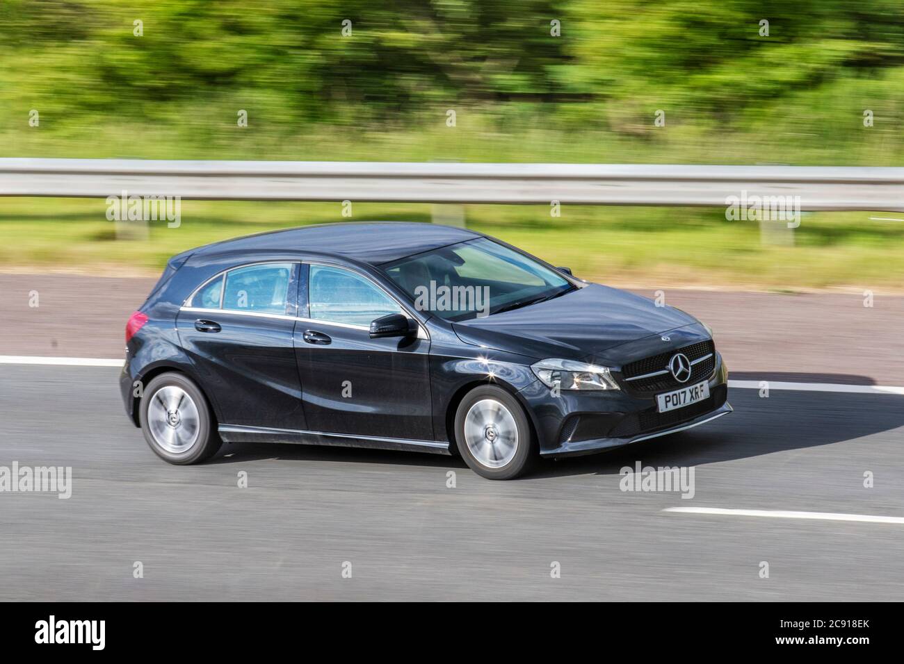 2017 Mercedes-Benz A 180 D se noir ; véhicules routiers automobiles, voitures roulant sur les routes britanniques, moteurs, véhicules motorisés sur le réseau d'autoroutes M6. Banque D'Images