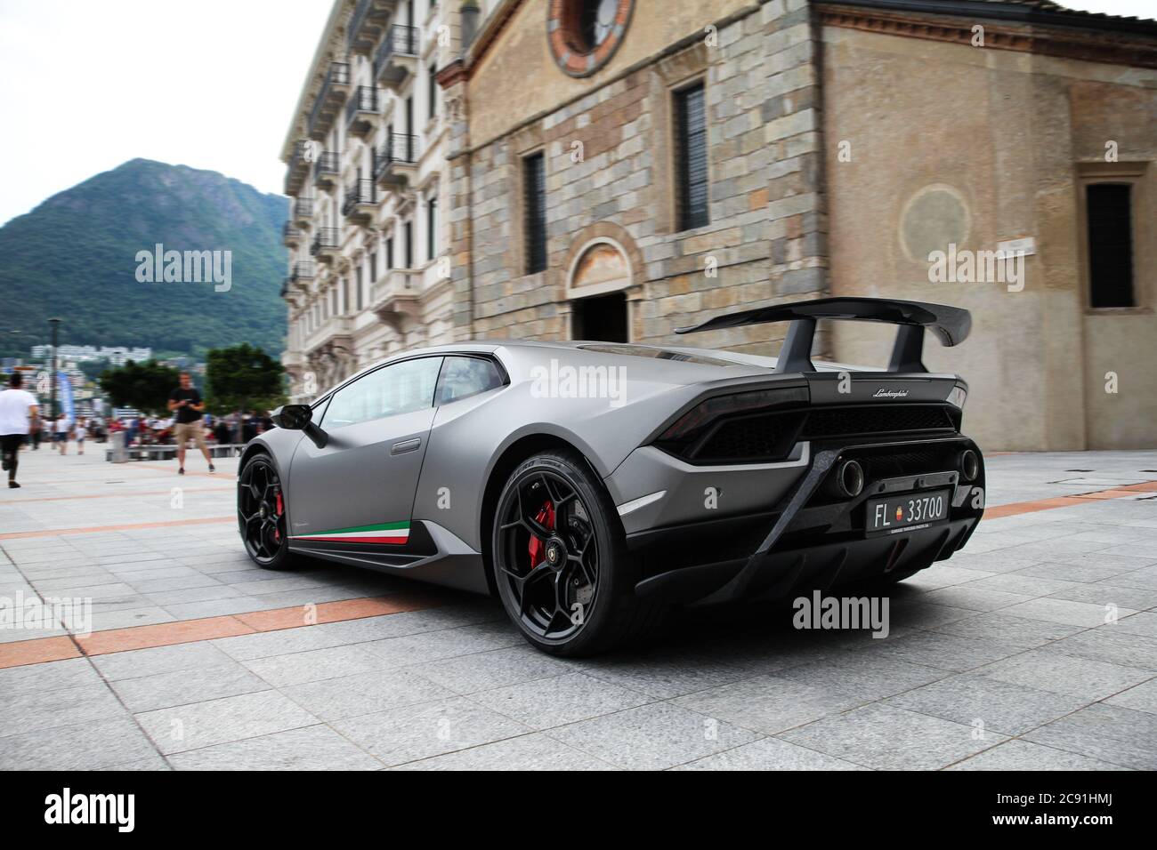 Gray Lamborghini Huracan Performa Supercar moderne participant à l'événement annuel Cars & Coffee Lugano en Suisse. Banque D'Images