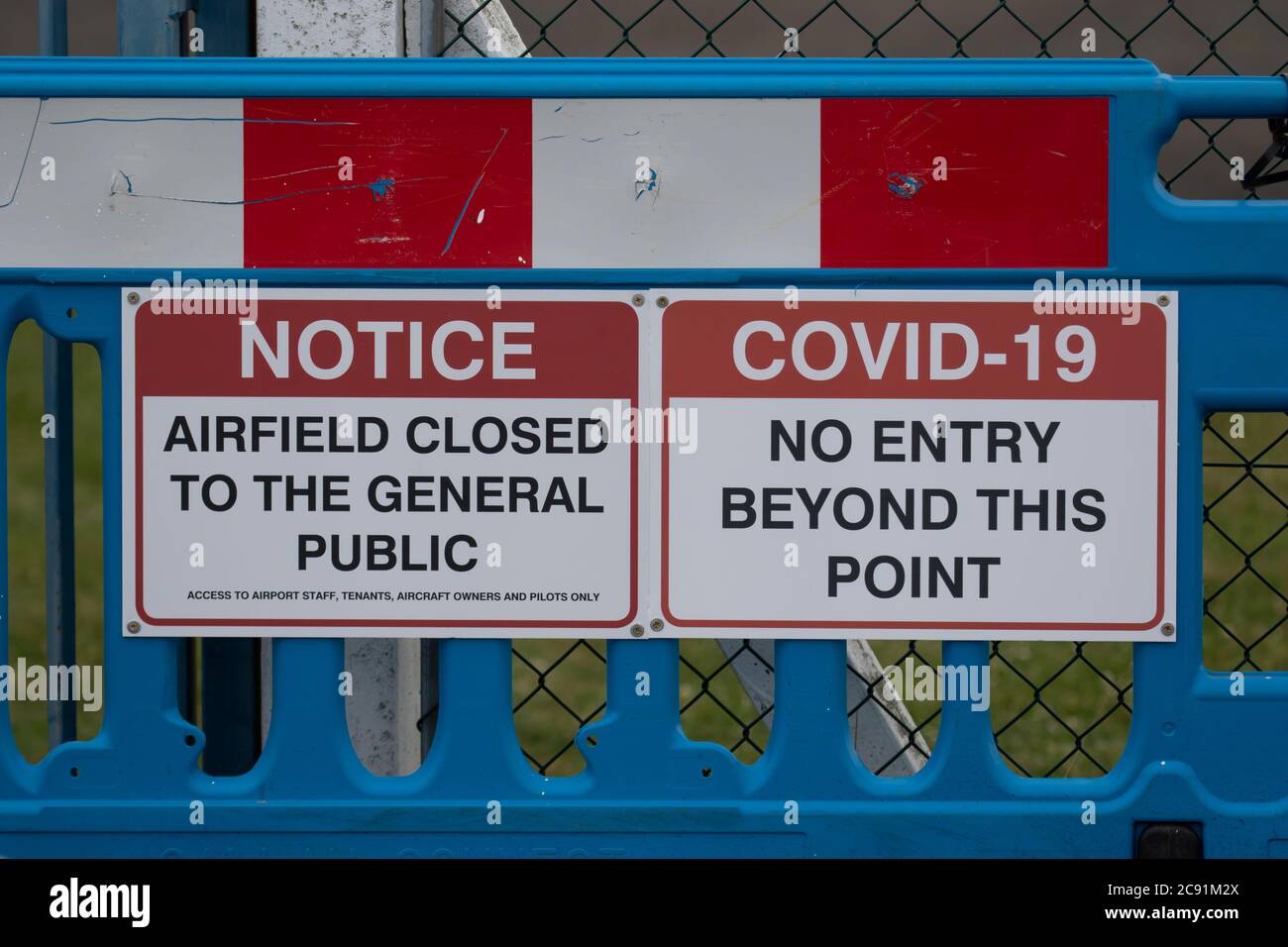 Panneaux fermés en raison de Covid-19. Aéroport de Wolverhampton Halfpenny Green. Staffordshire. ROYAUME-UNI Banque D'Images