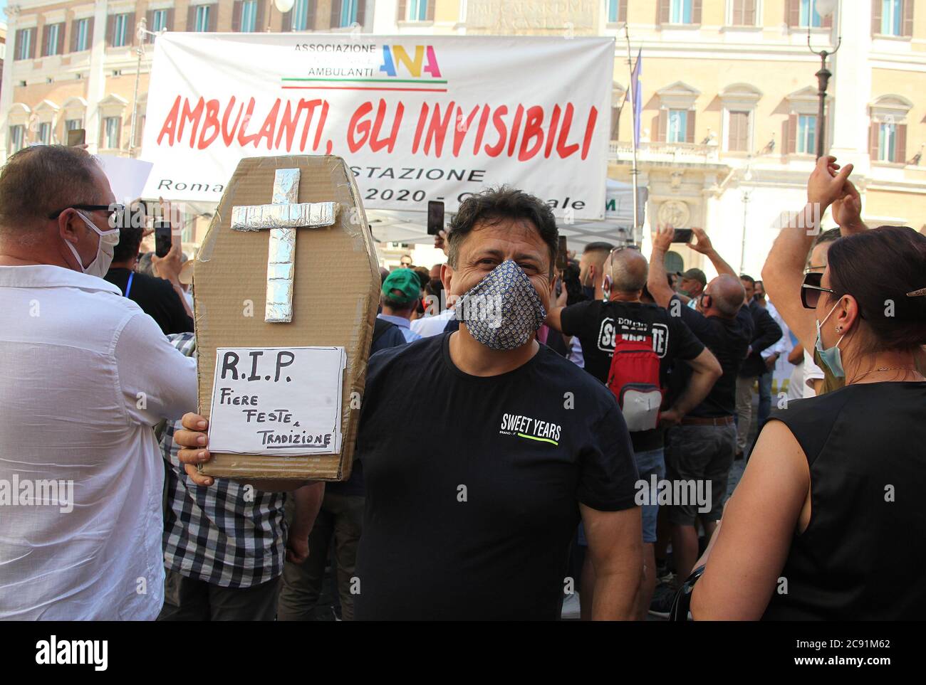 Rome, Italie. 28 juillet 2020. Rome, protestation des vendeurs de rue, foires, pour l'échec de la réalisation de foires, festivals et festivals provinciaux en raison des restrictions dues à Covid 19 en photo: Crédit: Agence de photo indépendante/Alamy Live News Banque D'Images