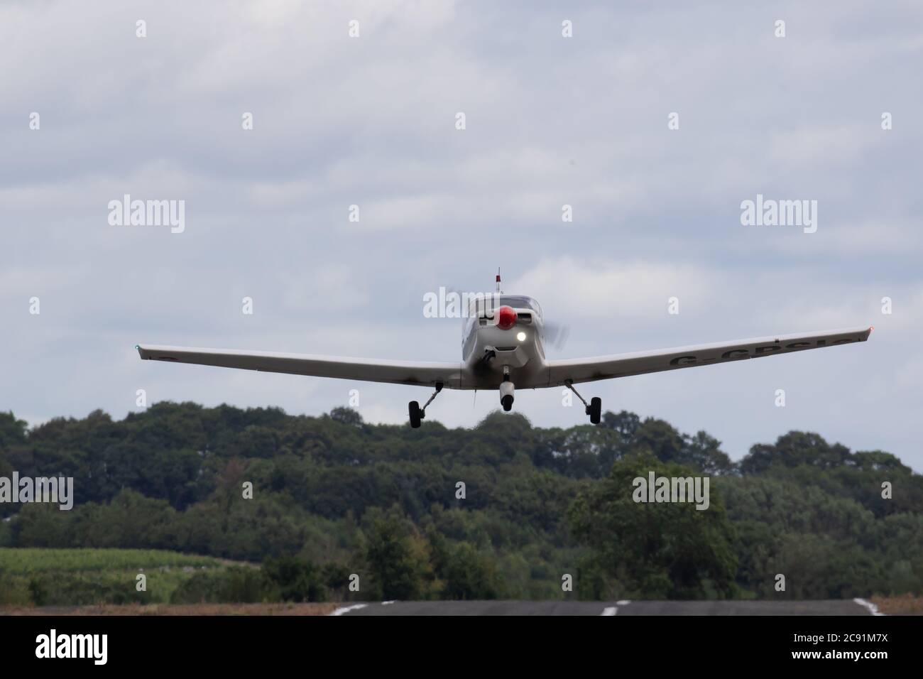 Un avion léger part de l'aéroport de Wolverhampton Halfpenny Green. Staffordshire, Royaume-Uni Banque D'Images