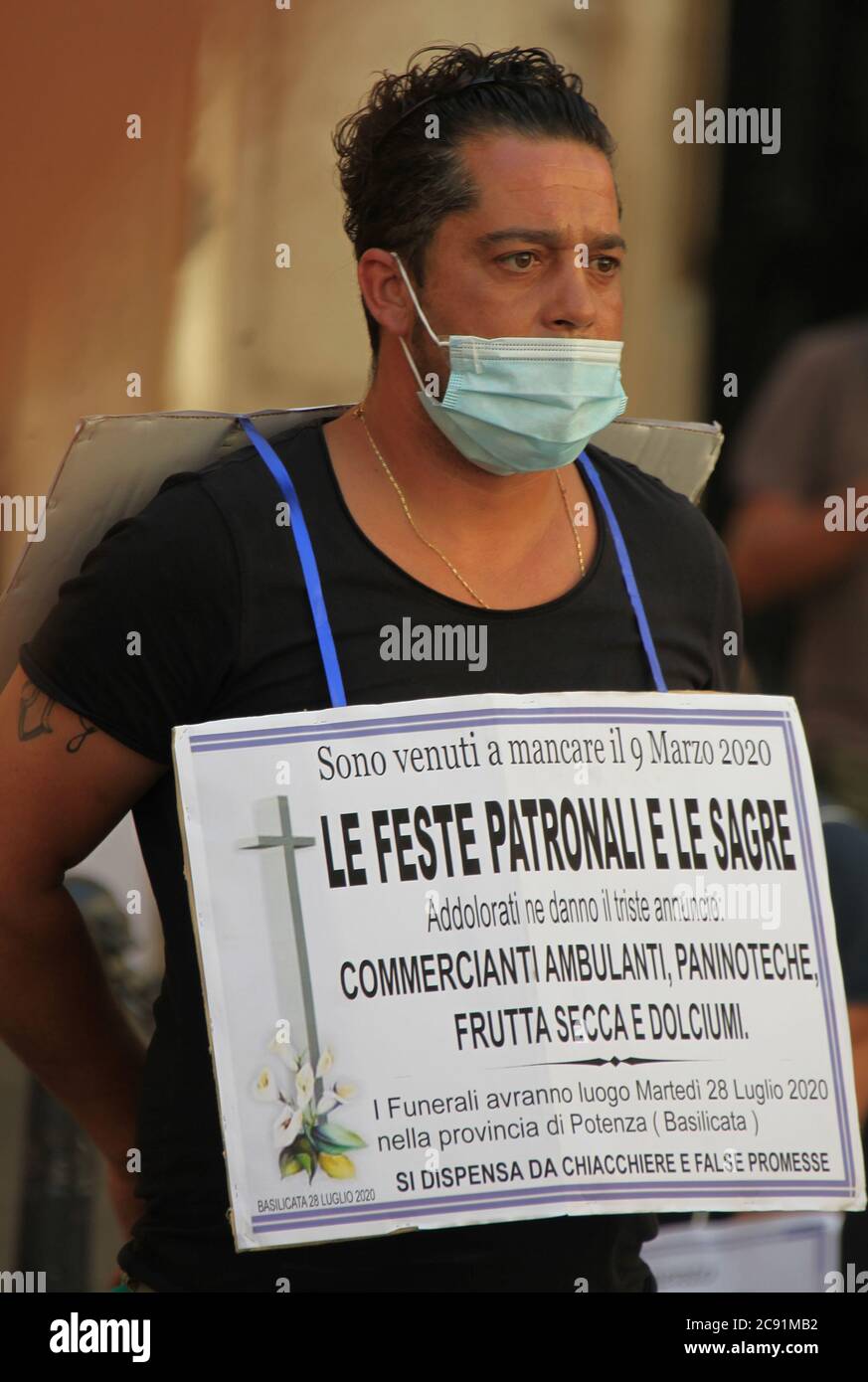 Rome, Italie. 28 juillet 2020. Rome, protestation des vendeurs de rue, foires, pour l'échec de la réalisation de foires, festivals et festivals provinciaux en raison des restrictions dues à Covid 19 en photo: Crédit: Agence de photo indépendante/Alamy Live News Banque D'Images