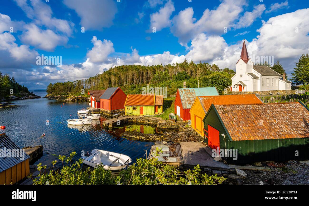 Hjelme à Øygarden, sur la côte ouest de la Norvège, à l'extérieur de Bergen. Banque D'Images