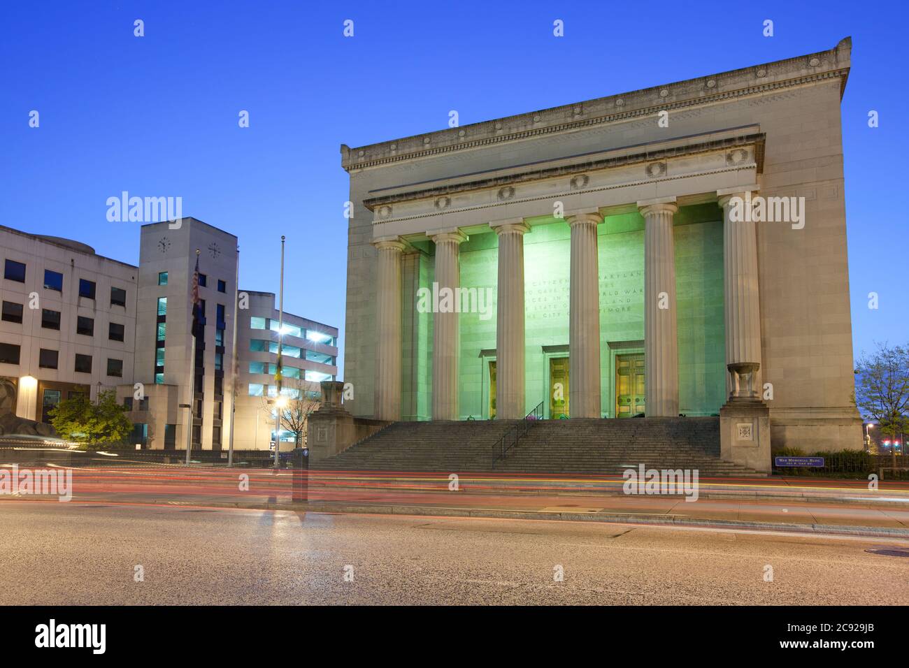 Baltimore, Maryland, États-Unis - vue à l'aube du monument commémoratif de guerre. Banque D'Images