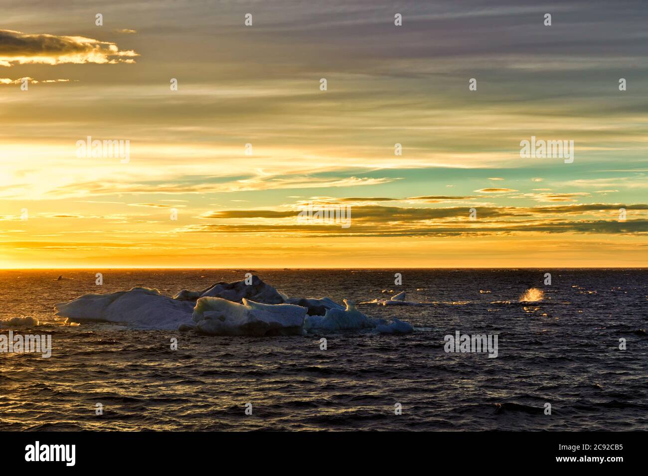 Mer de Chukchi au coucher du soleil, extrême-Orient russe Banque D'Images