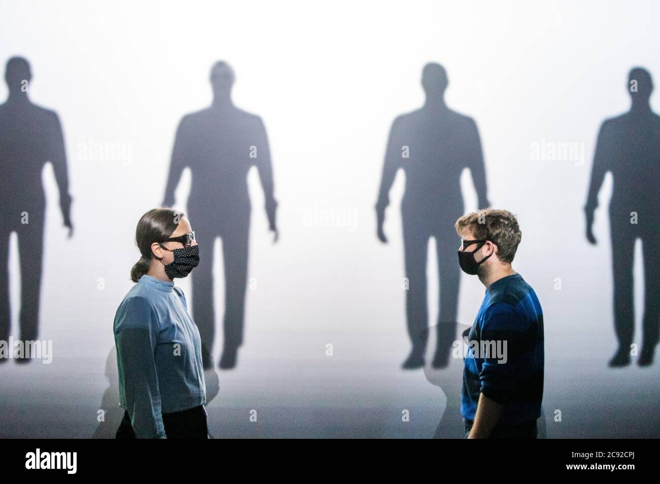 50 ans de groupe légendaire Kraftwerk célébrés dans leur expérience 3D 12345678 - Electronique : De Kraftwerk aux Chemical Brothers - UN avant-goût du Design Museum à Londres rouvre le vendredi 31 juillet avec une nouvelle exposition explorant le monde hypnotique de la musique électronique, de ses origines à ses rêves futuristes. Il démontre comment le design, la technologie et l'innovation ont propulsé le genre. La réouverture est après des mois de fermeture en raison du blocage du coronavirus. Banque D'Images