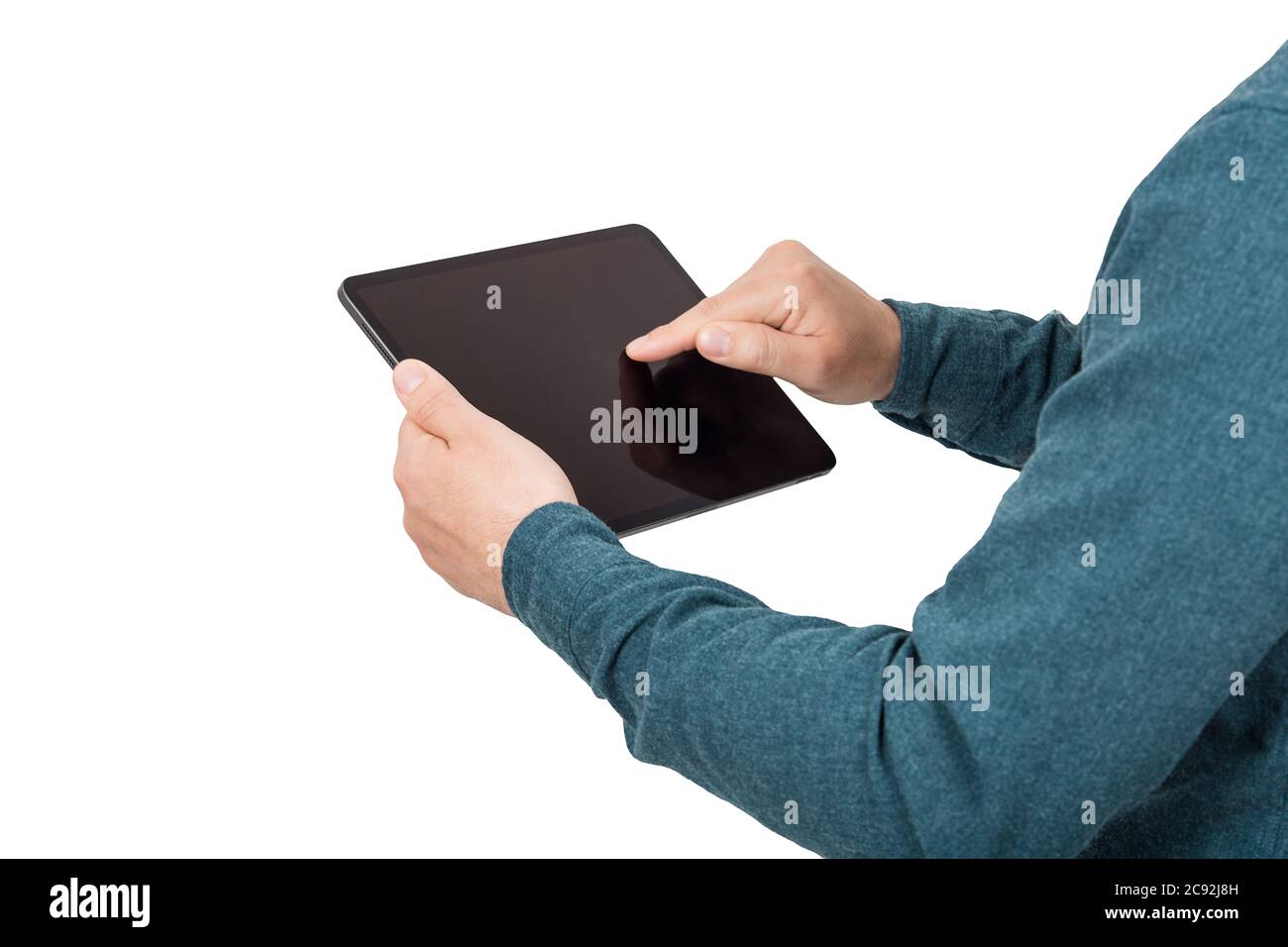 Gros plan des mains de la personne utilisant une tablette PC en appuyant sur l'écran de gadget vierge isolé sur fond blanc avec l'espace de copie. Technologie moderne et educa Banque D'Images