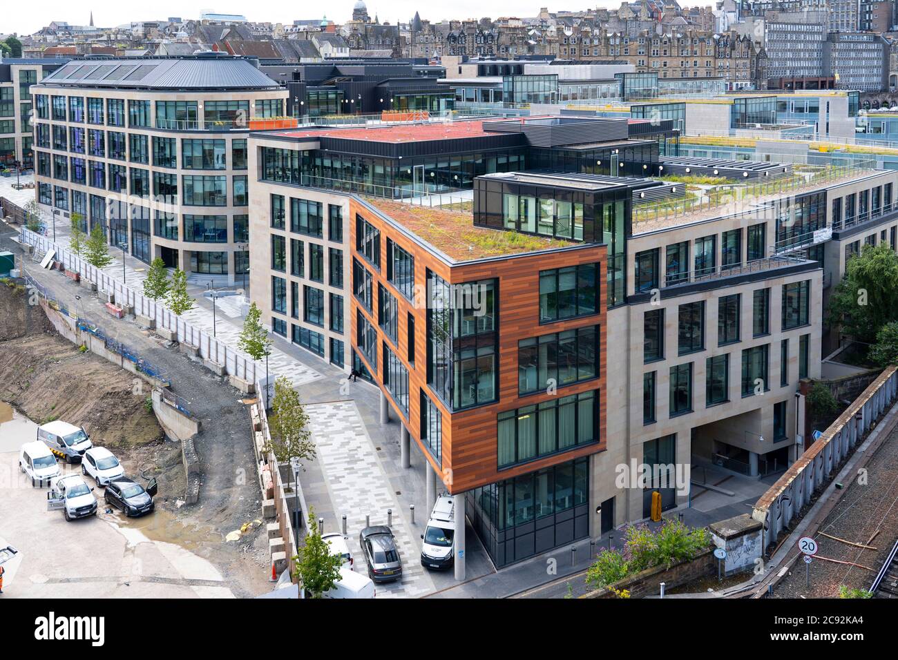 Edimbourg, Ecosse, Royaume-Uni. 28 juillet 2020. Vue sur la nouvelle maison Queen Elizabeth à Édimbourg. Plusieurs ministères du gouvernement britannique vont se déplacer dans les nouveaux bureaux et le Premier ministre a proposé que les réunions du Cabinet se tiennent ici à l'avenir. Iain Masterton/Alay Live News Banque D'Images