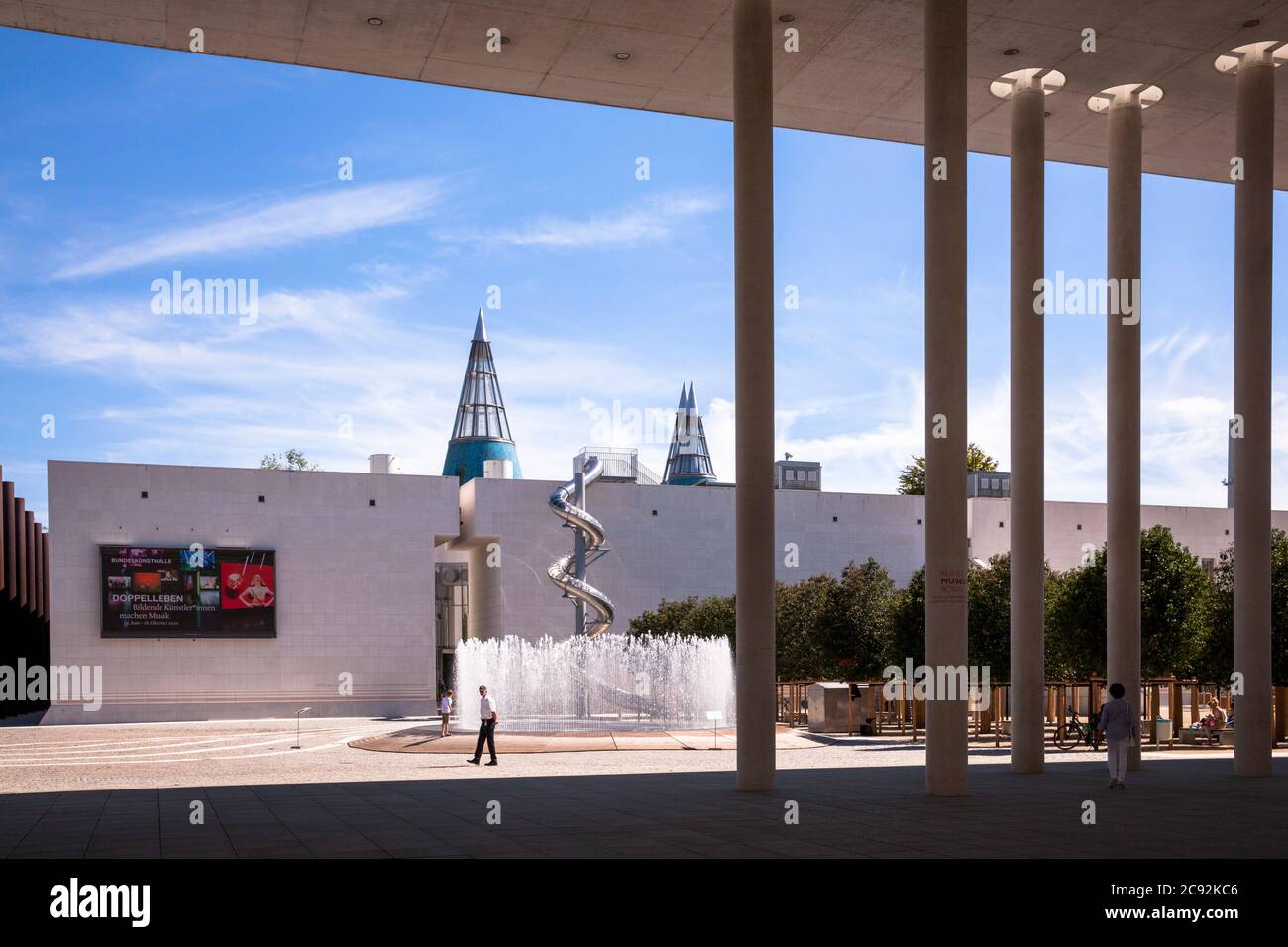 Vue du Musée d'Art de Bonn au Centre d'Art et d'exposition de la République fédérale d'Allemagne, Bonn, Rhénanie-du-Nord-Westphalie, Allemagne. Blick vom Kun Banque D'Images