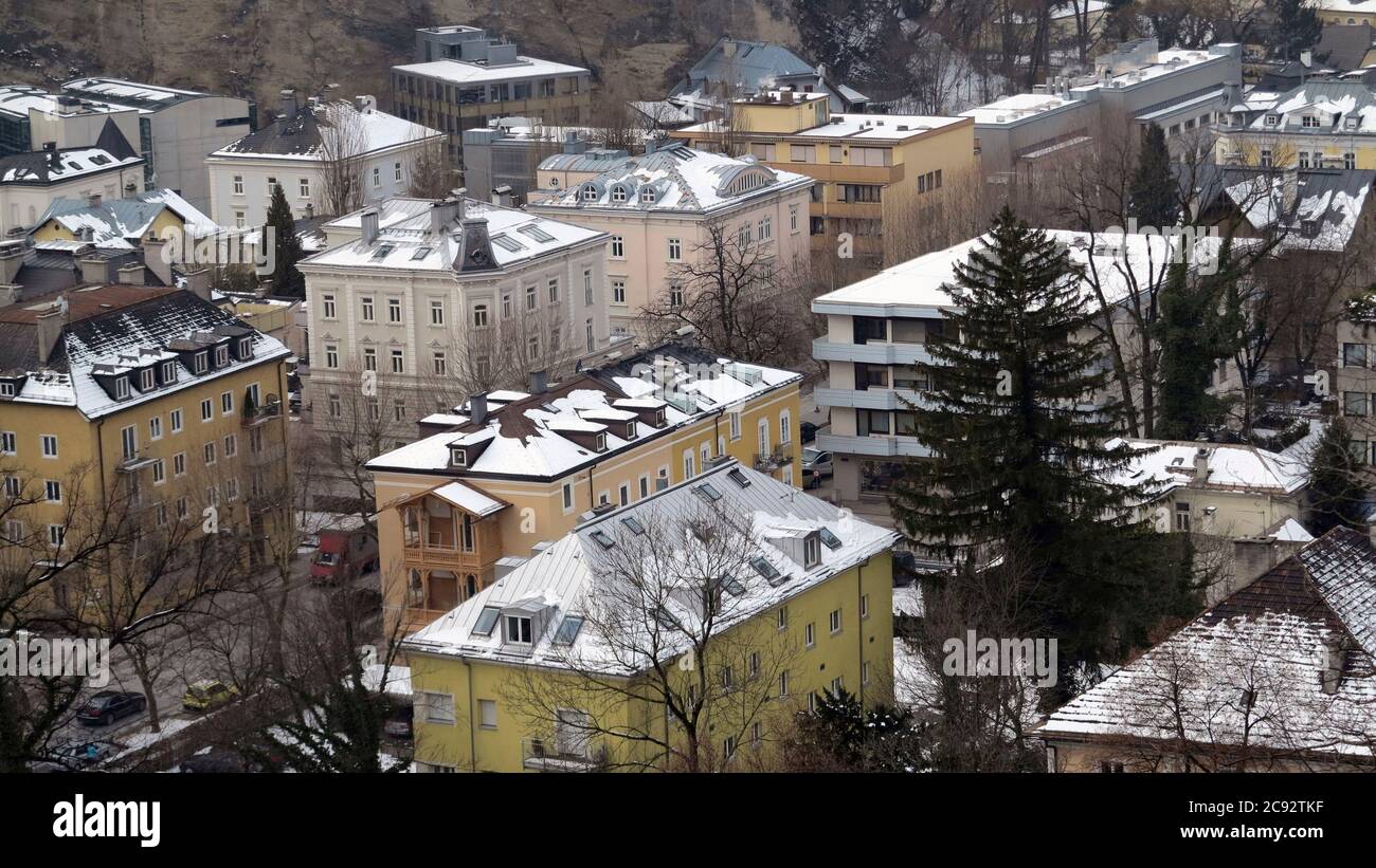 Vue sur la ville historique de Salzbourg, Autriche en hiver Banque D'Images