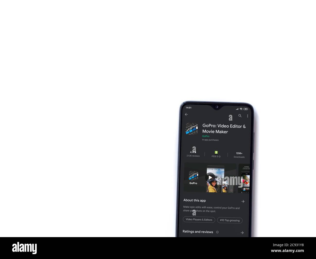 LOD, Israël - 8 juillet 2020 : GoPro - Video Editor & Movie Maker application play store page sur l'écran d'un smartphone mobile noir isolé sur fond blanc Banque D'Images