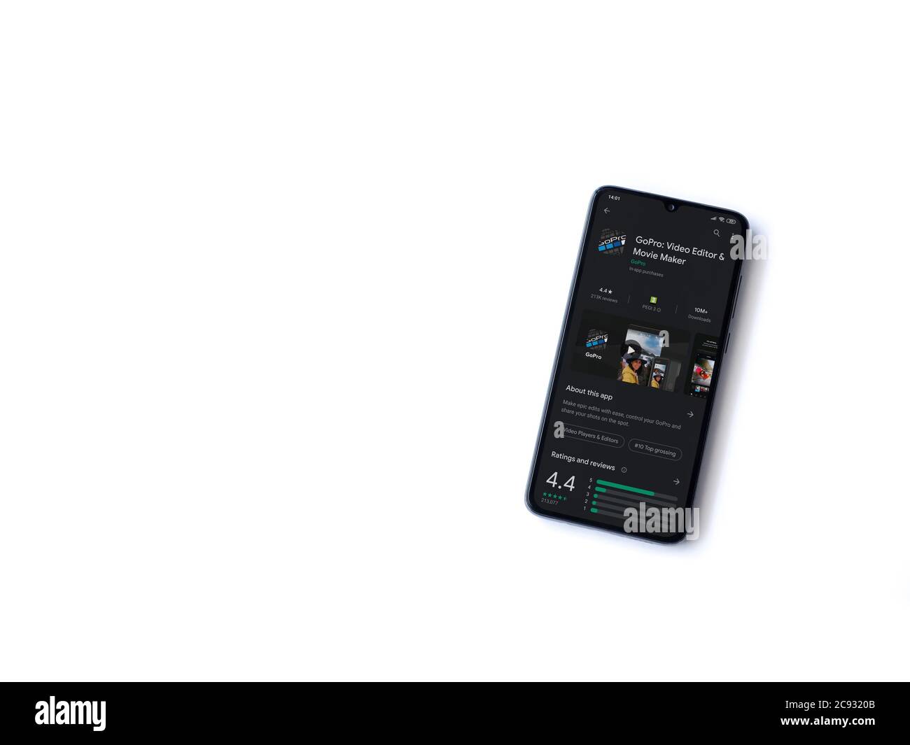 LOD, Israël - 8 juillet 2020 : GoPro - Video Editor & Movie Maker application play store page sur l'écran d'un smartphone mobile noir isolé sur fond blanc Banque D'Images