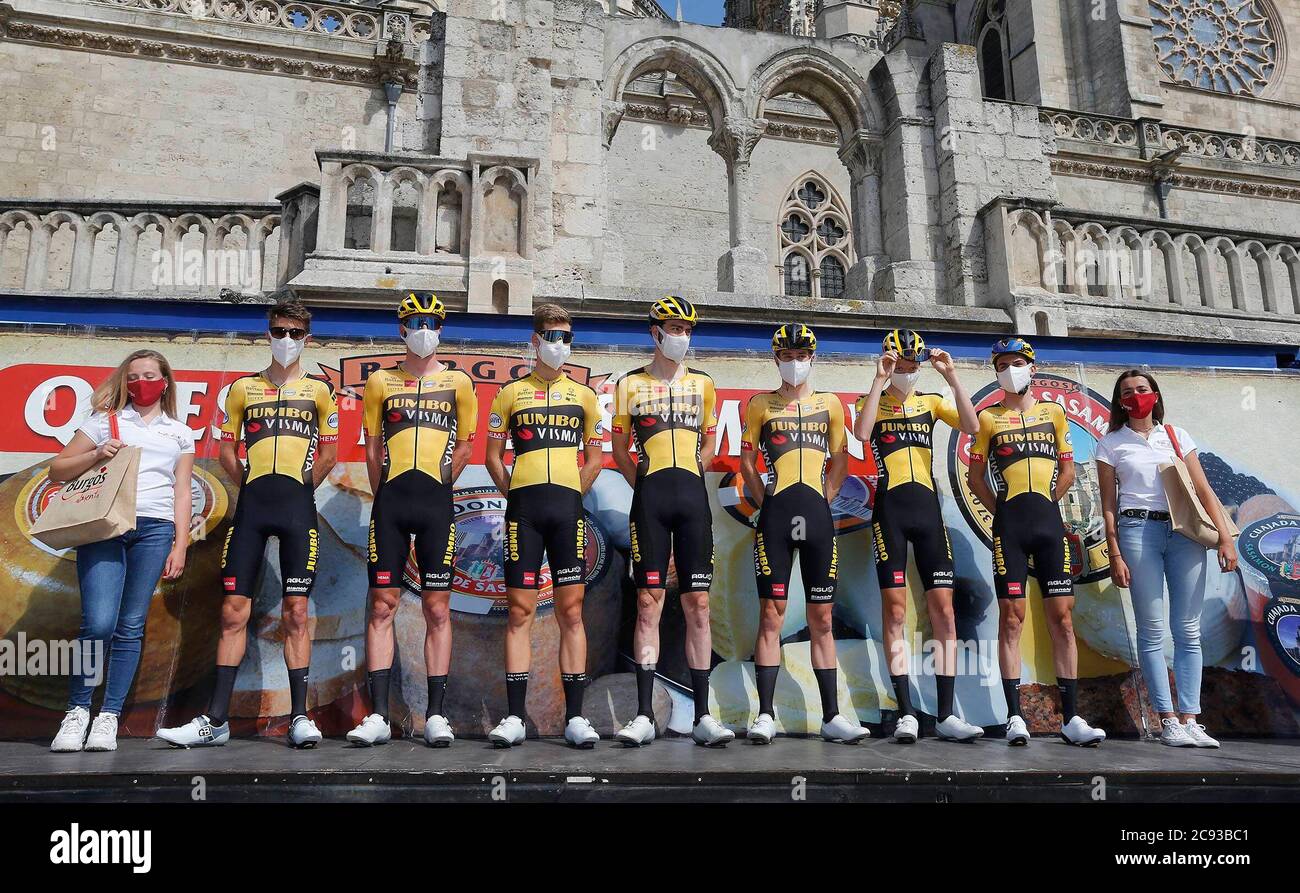 Burgos, Espagne. 28 juillet 2020. Équipe Jumbo - Visma George Bennett (NZL) Finn Fisher-Black (NZL) Sepp Kuss (EE UU) Pascal Eenkhoorn (Hol) Lennard Hofstede (Hol) Timo Roosen (Hol) Gijjs Leemreize (Hol) Présentation des équipes qui font partie de la tournée cycliste de Burgos Hofstede (Hol), 2020 juillet ALPARS EN direct Banque D'Images