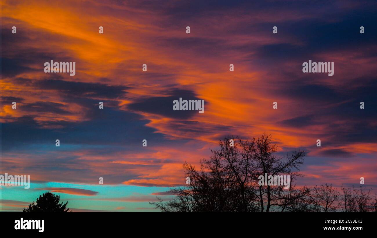 Le ciel est en feu, le coucher du soleil Banque D'Images