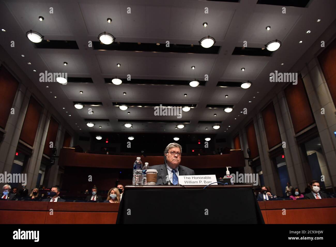 Le procureur général des États-Unis William Barr témoigne devant la Commission judiciaire de la Chambre des États-Unis sur la surveillance du ministère de la Justice à Capitol Hill à Washington, DC le mardi 28 juillet 2020.Credit: Matt McClain/Pool via CNP/MediaPunch Banque D'Images