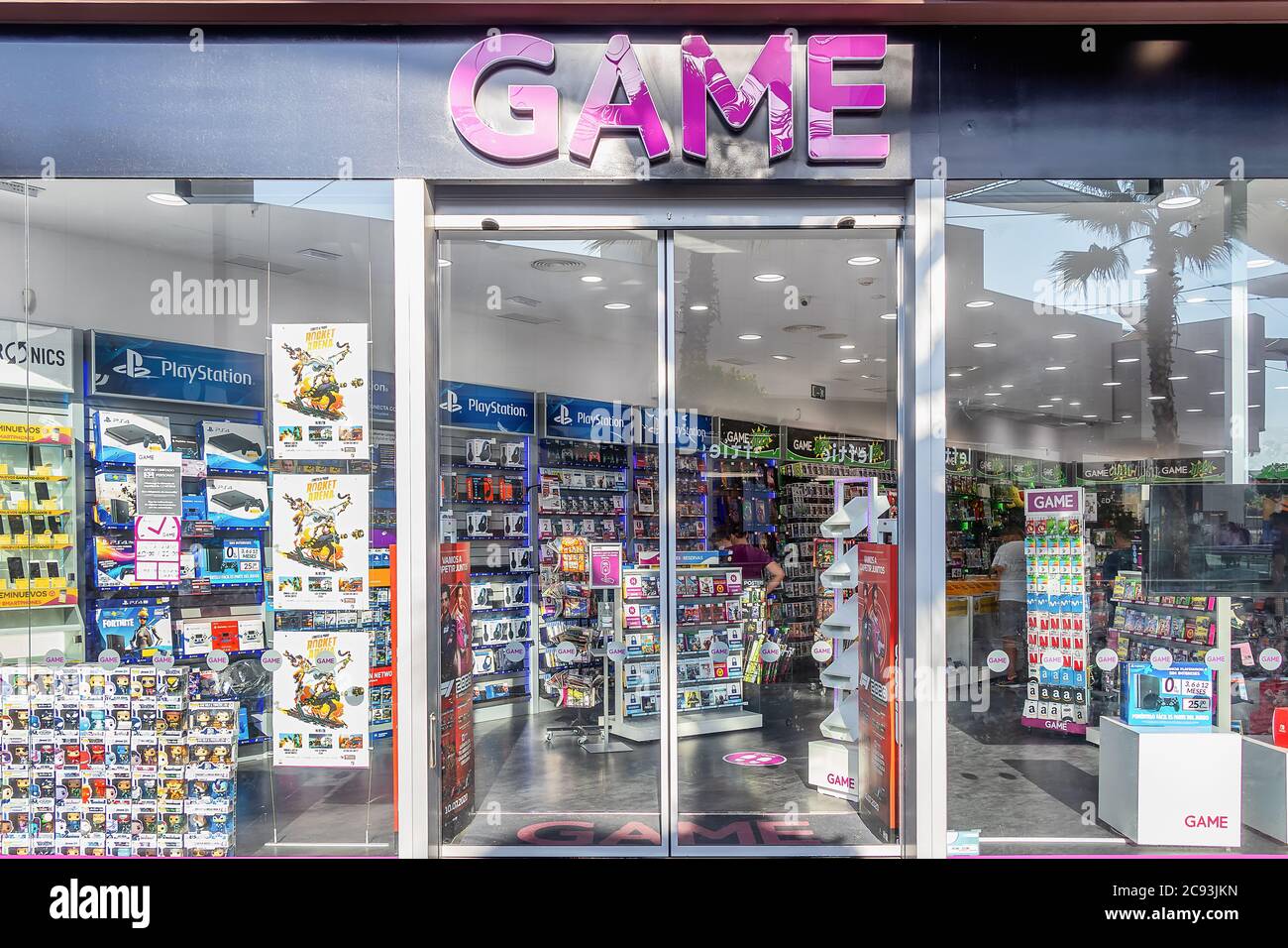 Huelva, Espagne - 27 juillet 2020: Boutique de jeux dans le centre commercial Holea. Game est un détaillant de jeux vidéo basé au Royaume-Uni, auparavant filiale de Game Digital, mais Banque D'Images
