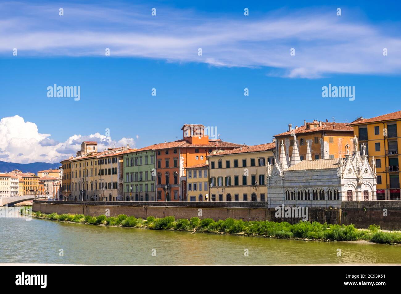 Pise, Italie - 14 août 2019 : église gothique Santa Maria della Spina sur le remblai de la rivière Arno à Pise, région de Toscane, Italie Banque D'Images