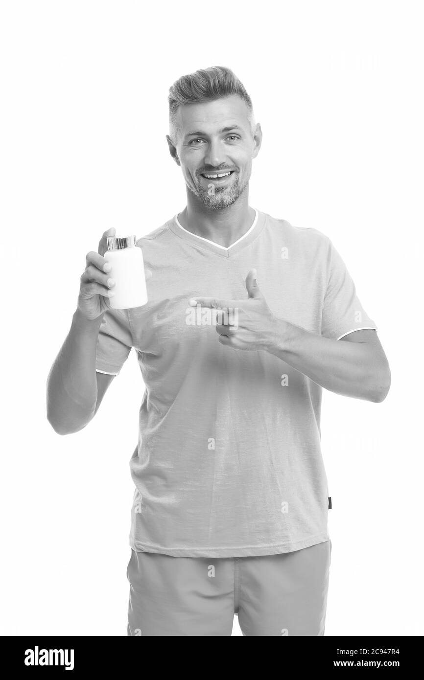 Essentiel pour le système immunitaire. Effets secondaires. Concept de médicaments. Additifs alimentaires vitamines pour la santé masculine. Complexe de vitamines. Beau homme présentant le produit. Vital pour la santé osseuse. Vitamines et minéraux. Banque D'Images