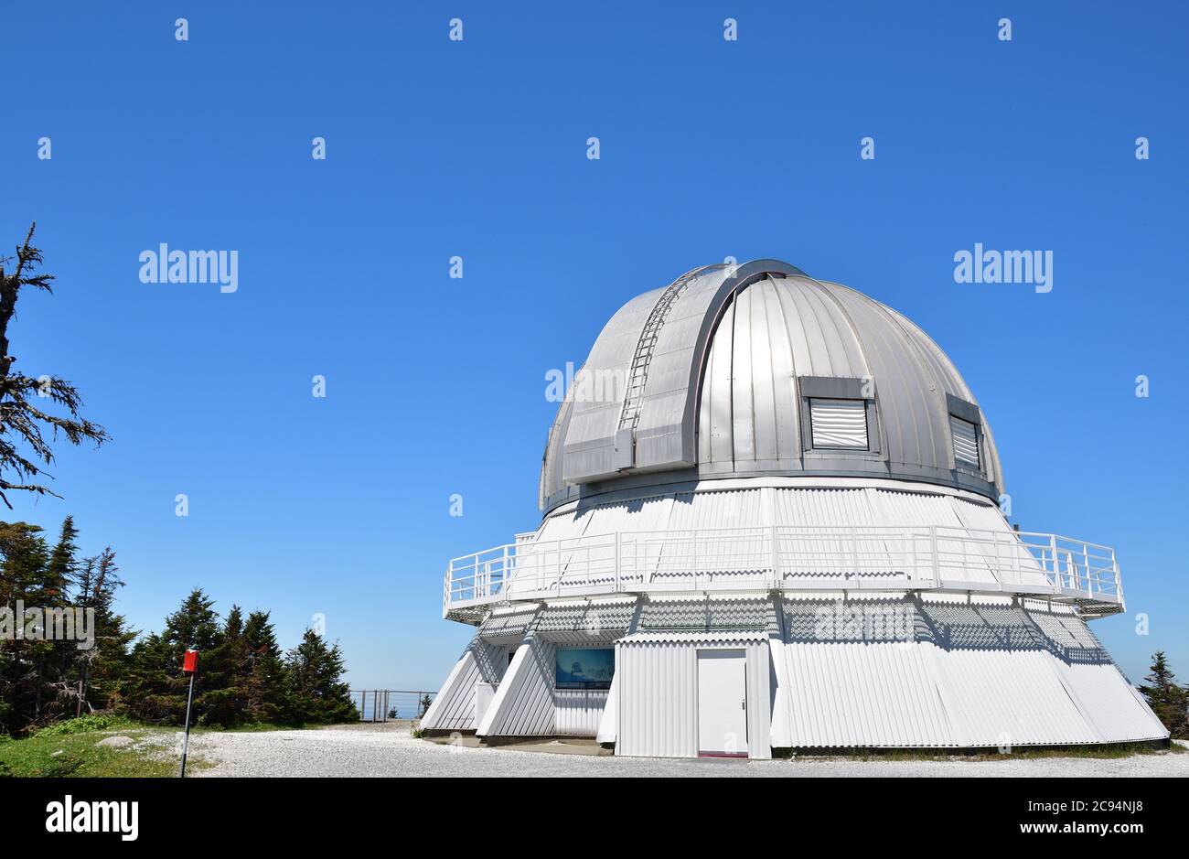 Parc national du Mont-Mégantic Observatoire astronomique, ASTROLAB, ciel bleu clair Banque D'Images