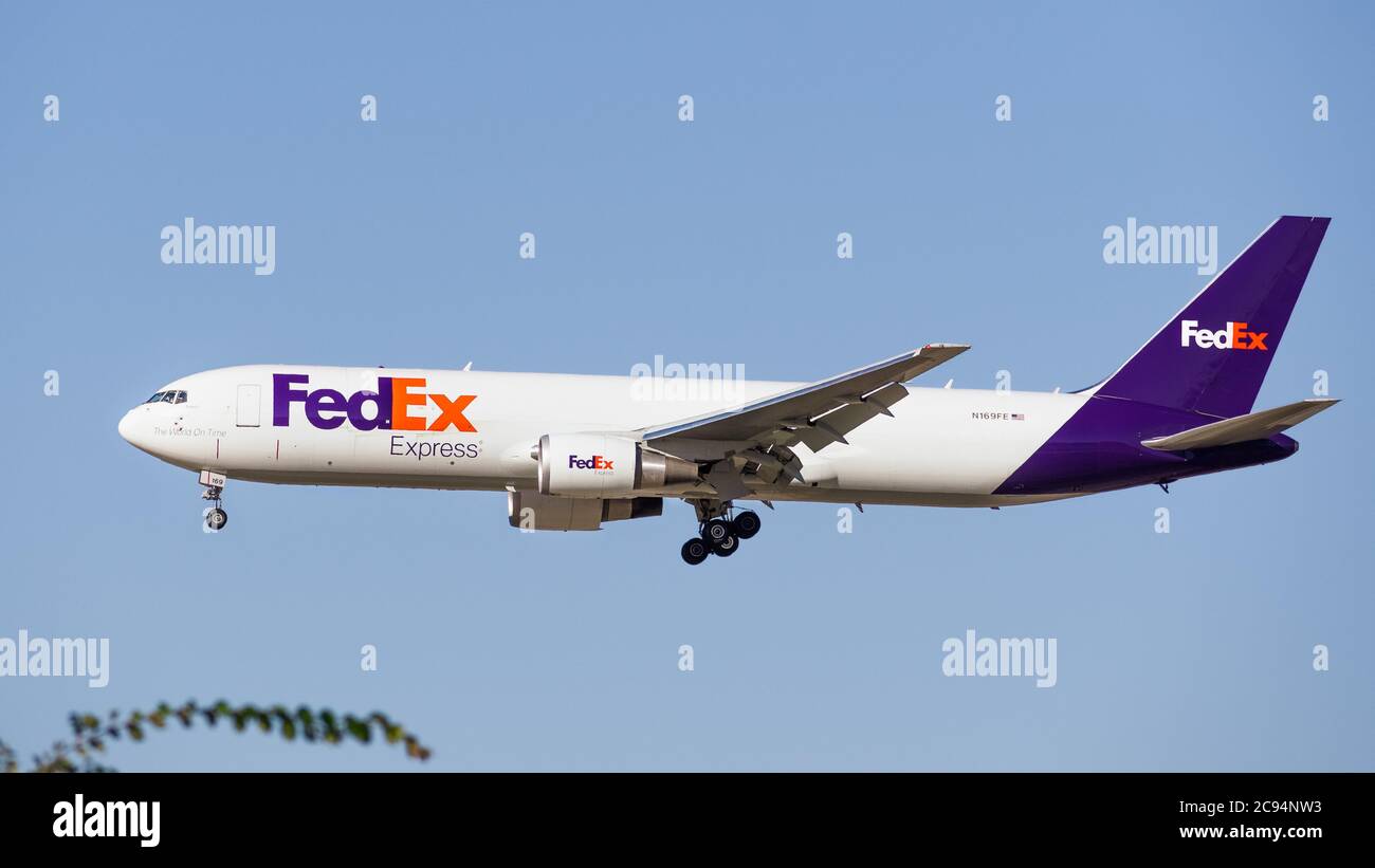 22 juillet 2020 San Jose / CA / USA - FedEx Express s'approche de l'aéroport international de San Jose; FedEx Express est une compagnie aérienne américaine de fret, sub Banque D'Images